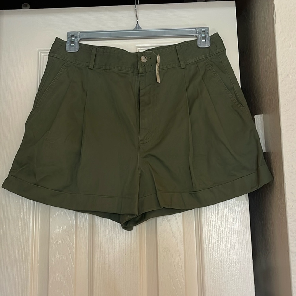Pleated shorts.Madewell